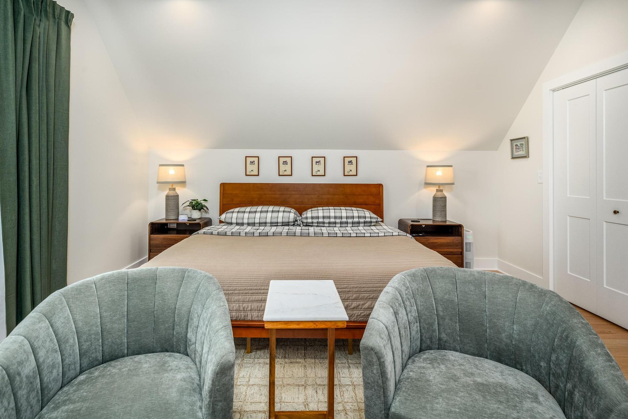 King bed and sitting area at The Roost