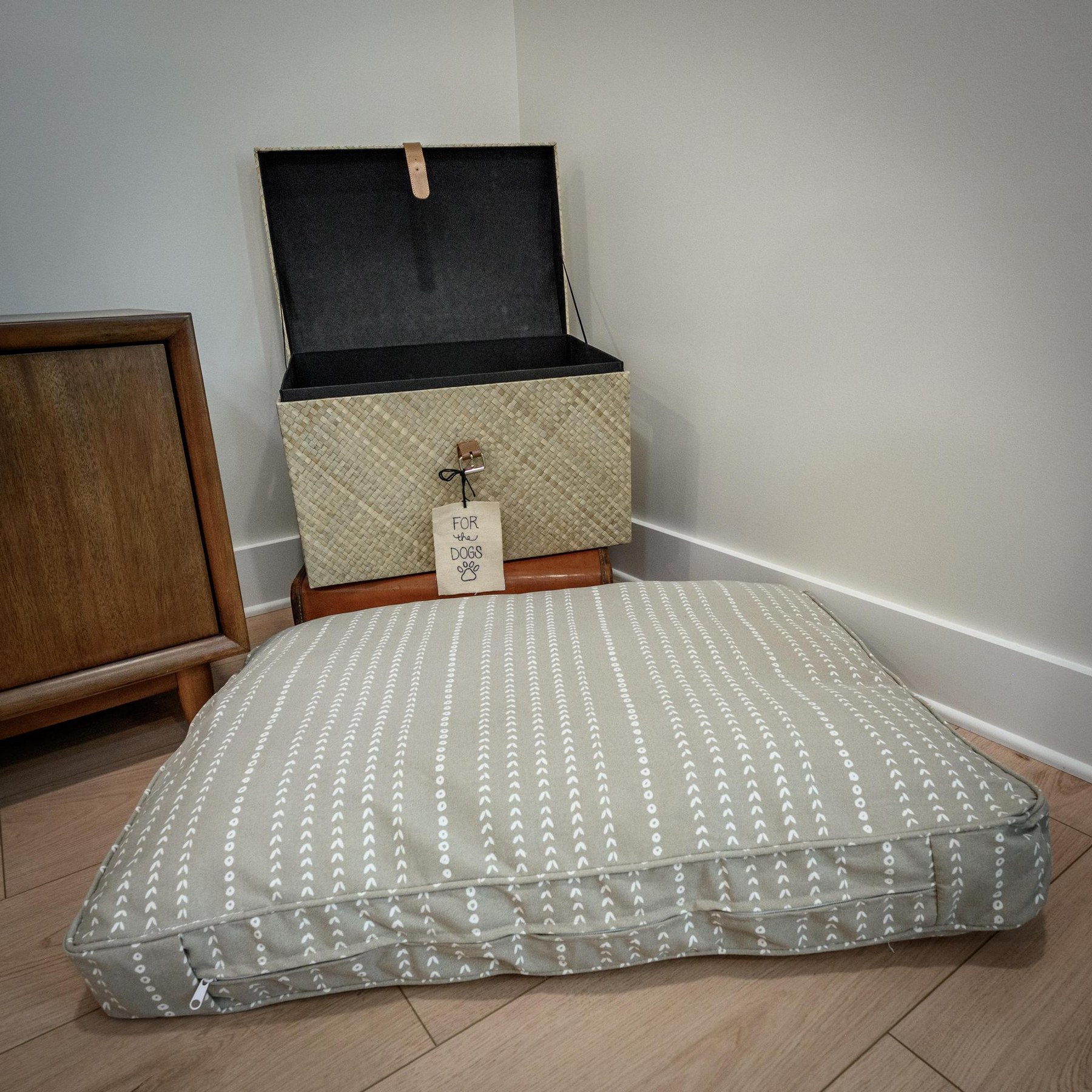 Dog bed for guest pets